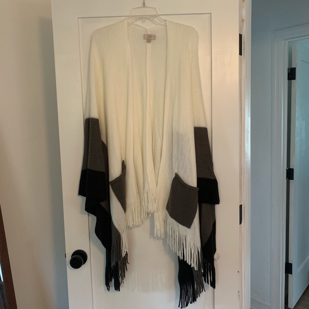 Color block cape with fringe and pockets